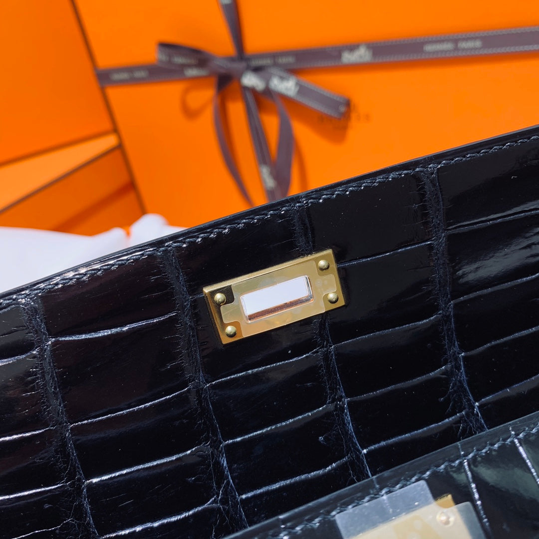 KELLY CUT 31 IN BLACK SHINY ALLIGATOR LEATHER WITH GOLD HARDWARE