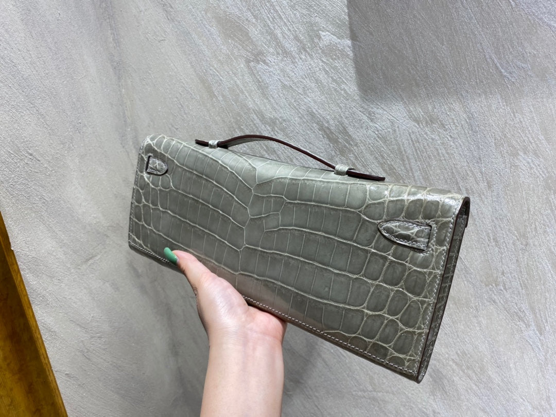 KELLY CUT 31 IN ASH GRAY SHINNY ALLIGATOR LEATHER WITH SILVER HARDWARE