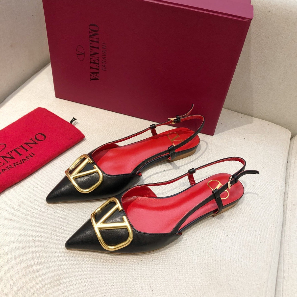 VLOGO SIGNATURE BLACK CALFSKIN FLAT SLINGBACK PUMP WITH GOLD LOGO