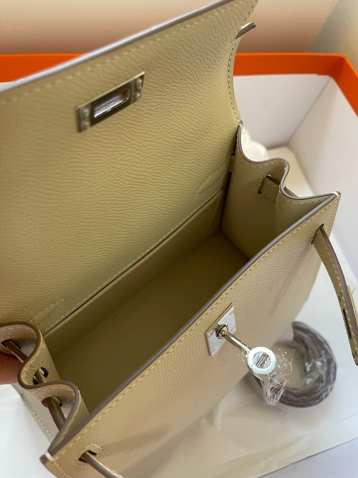 KELLY MINI 20 BAG IN OAT TAN CALFSKIN WITH SILVER HARDWARE