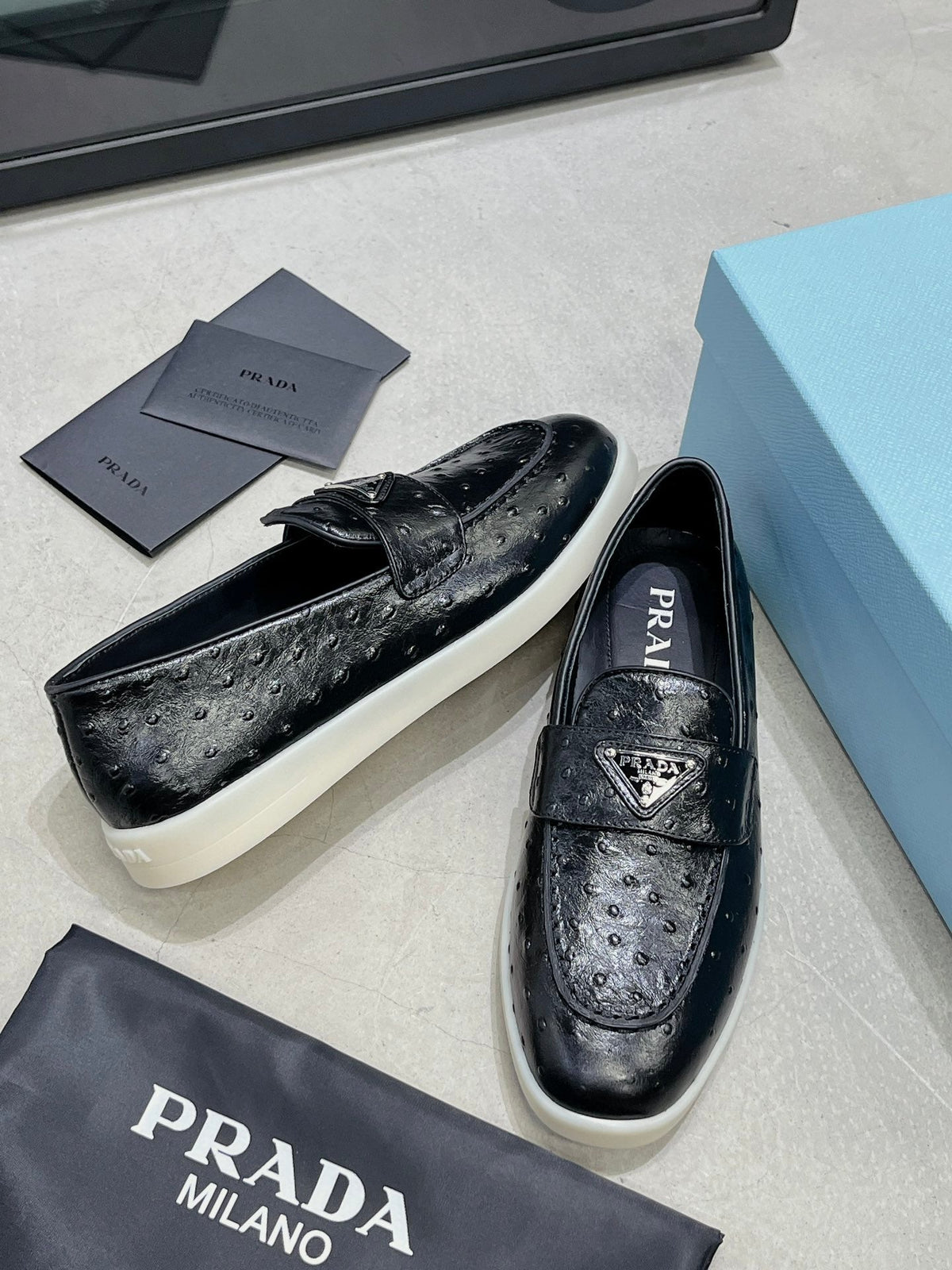 PRA OSTRICH PATTERN LOAFERS BLACK CALFSKIN