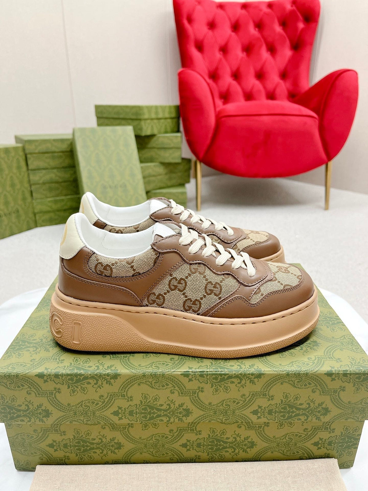 GG TRAINER CARAMEL CALFSKIN
