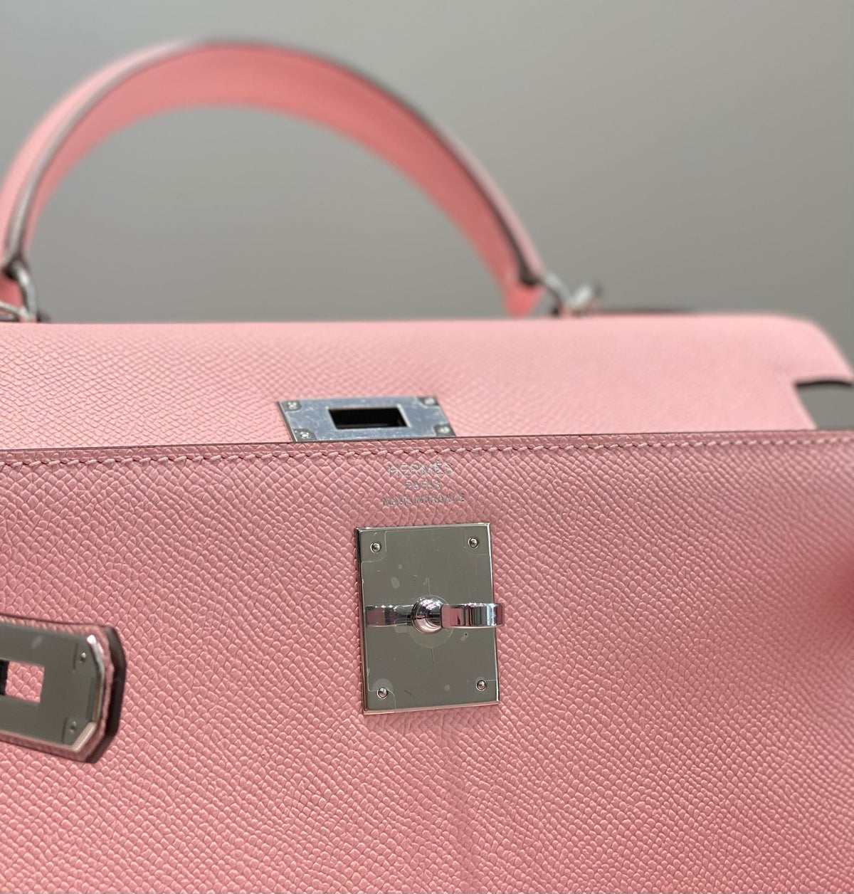 KELLY 28CM IN ROSE SAKURA SWIFT CALFSKIN SILVER HARDWARE