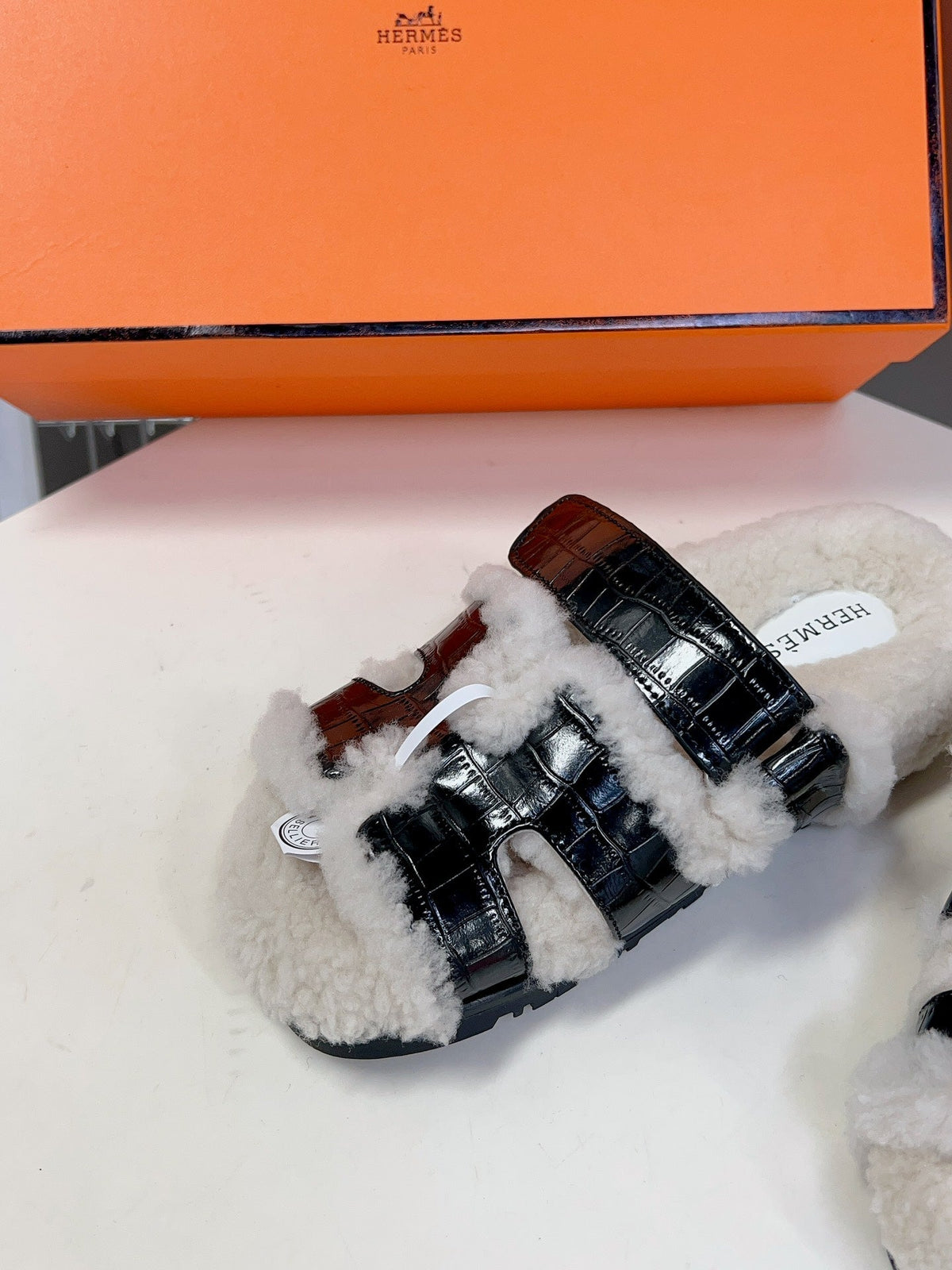 HM 26S SANDAL IN WHITE WOOL AND BLACK CROCODILE PRINTED LEATHER