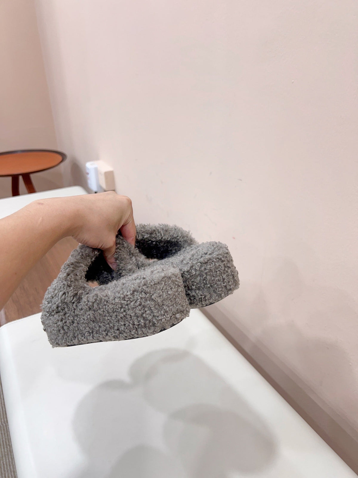 THICK-SOLED SLIPPERS IN GRAY WOOL
