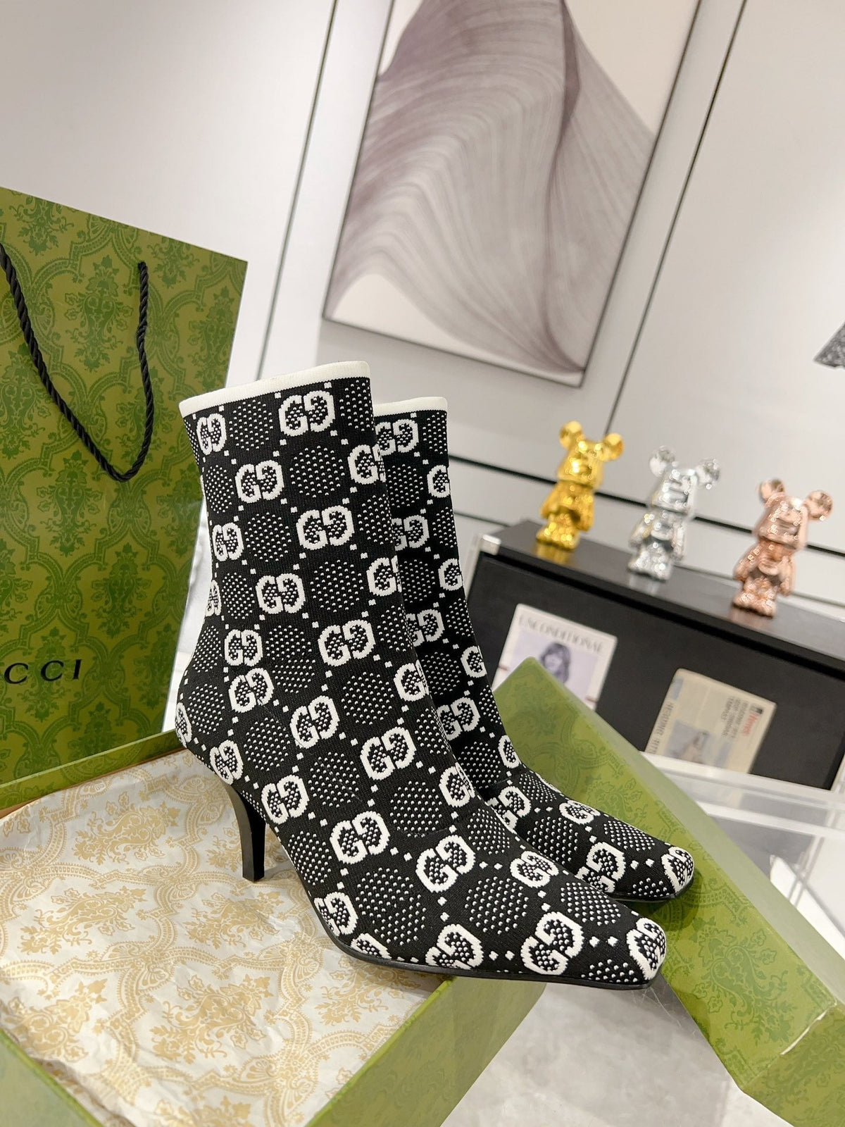 ANKLE BOOTS IN BLACK MIX WHITE KNITTED FABRIC WITH RETRO STYLE