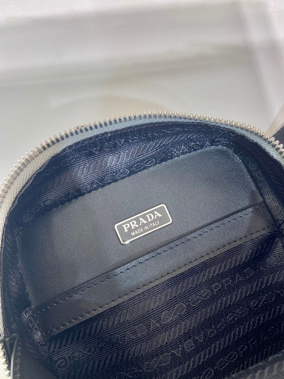 CHEST BAG 20 IN ECHO GRAY SAFFIANO LEATHER