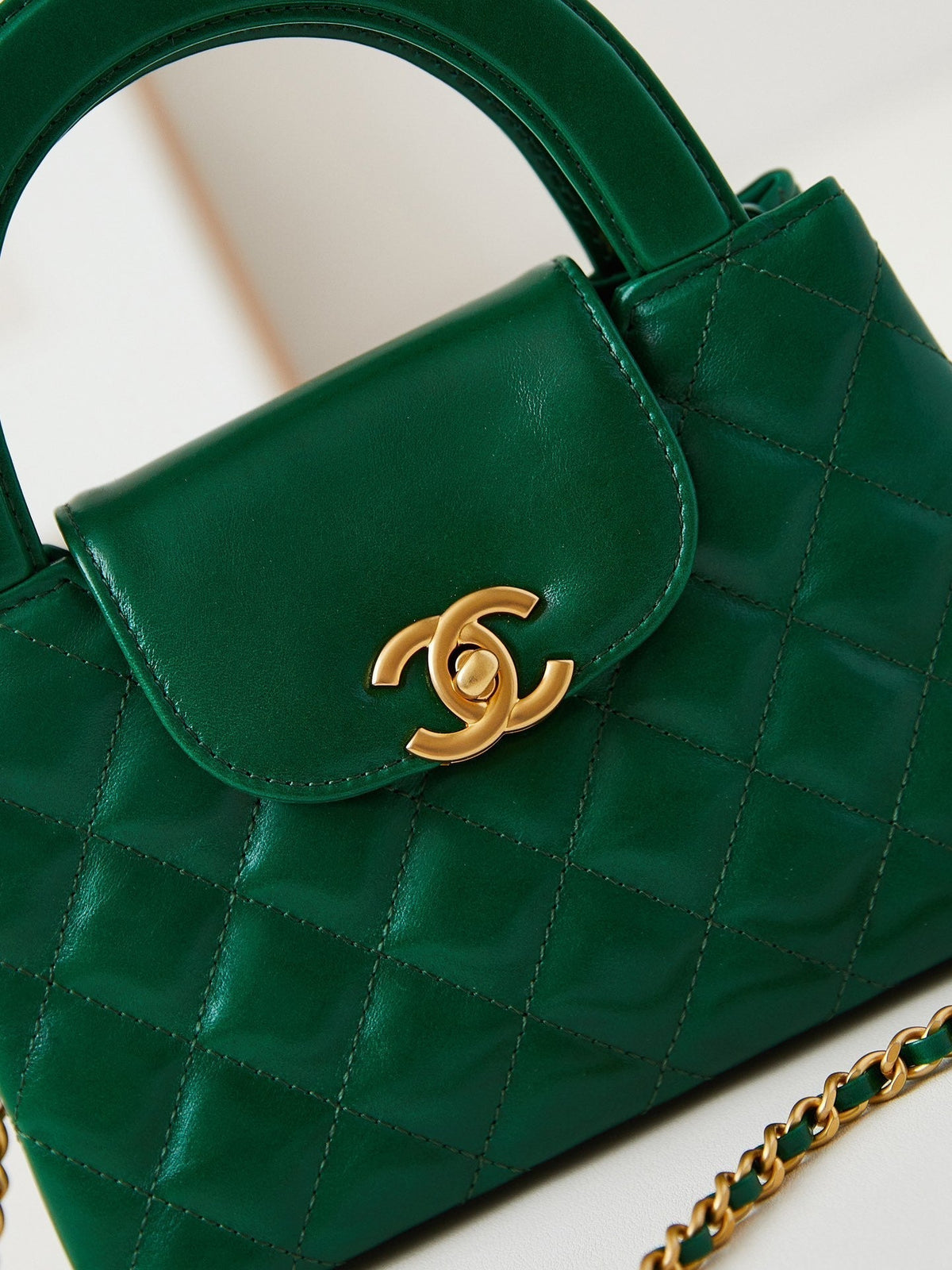 CC KELLY MINI 19 SHOPPING BAG IN GREEN FOREST CALFSKIN