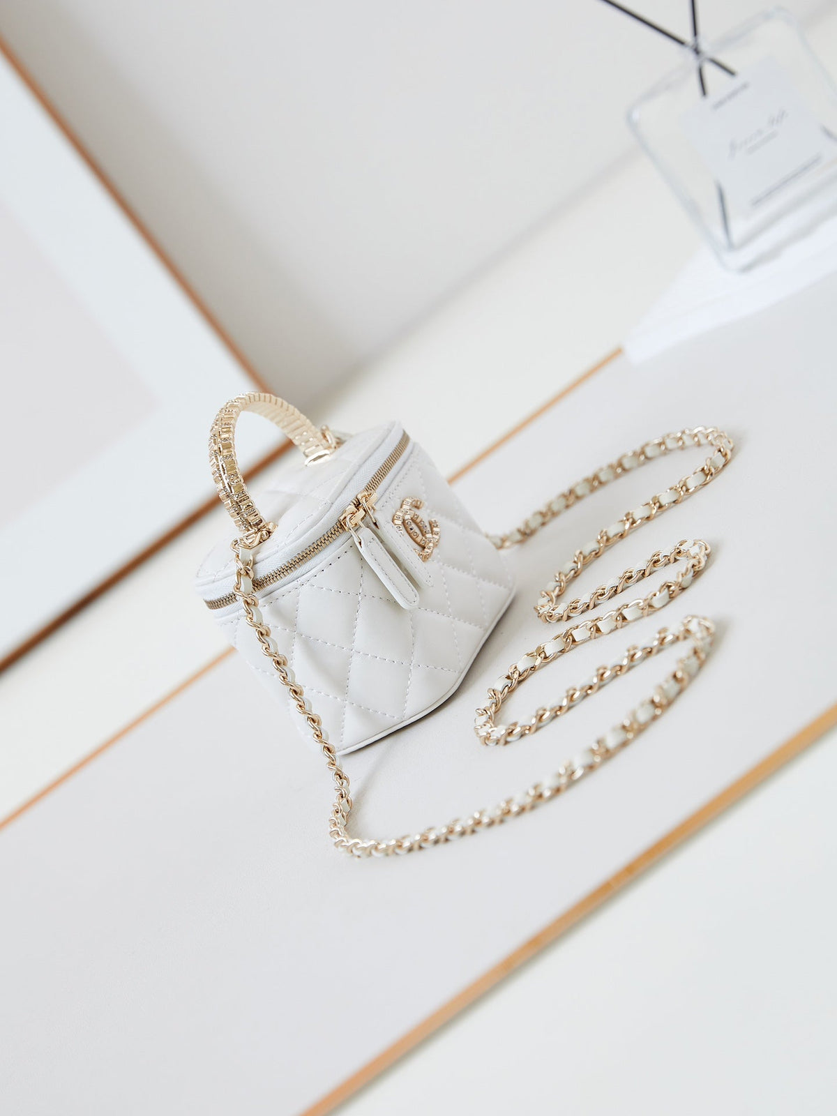 CHANEL 25S MINI VANITY BAG 11 CM IN WHITE LAMBSKIN WITH CRYSTAL-EMBELLISHED CC LOGO