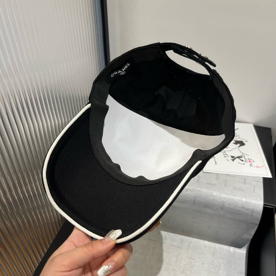 BASEBALL HAT IN BLACK WITH WHITE TRIM 673995