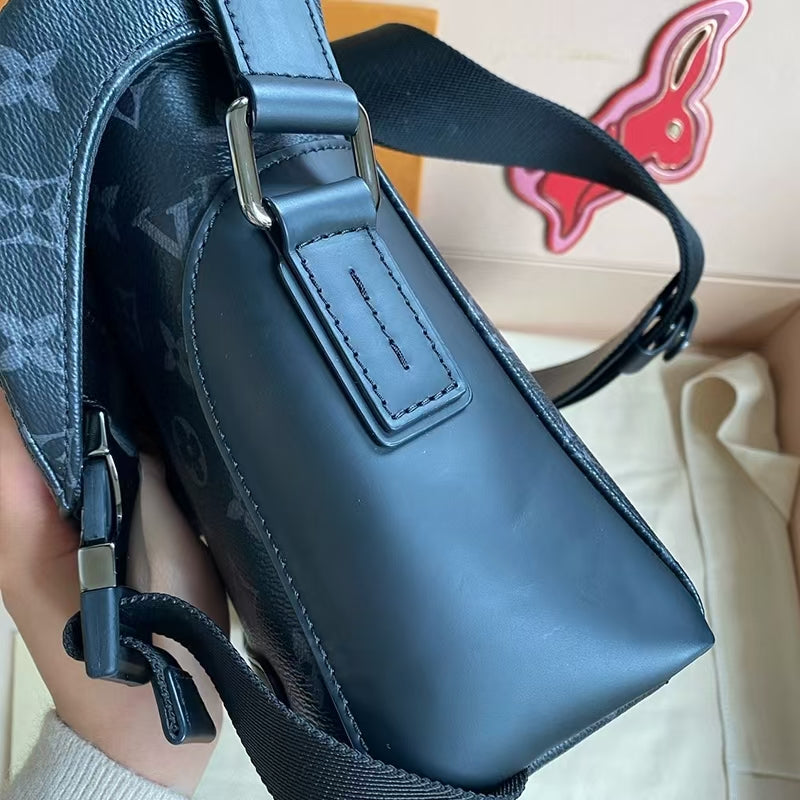 Fashionable and Trendy LV Messenger Bag