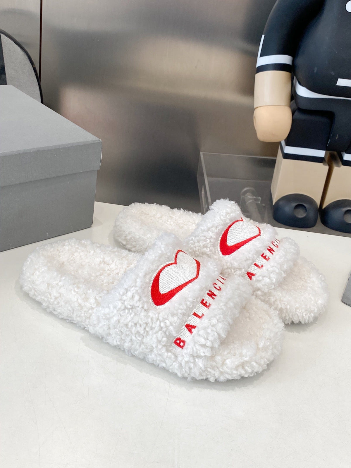 BALENCIAGA 25S FLAT SLIPPERS IN WHITE WOOL
