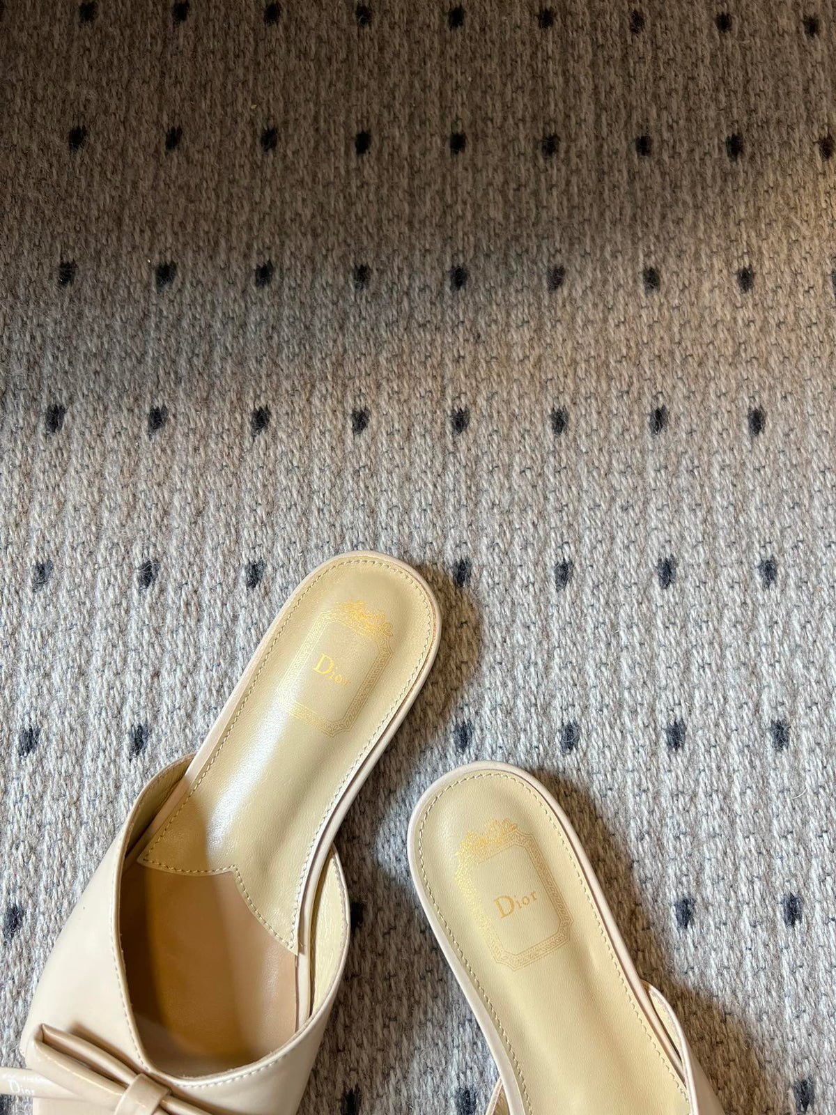 DIOR 26S OBLIQUE BOW MULE IN BEIGE CALFSKIN