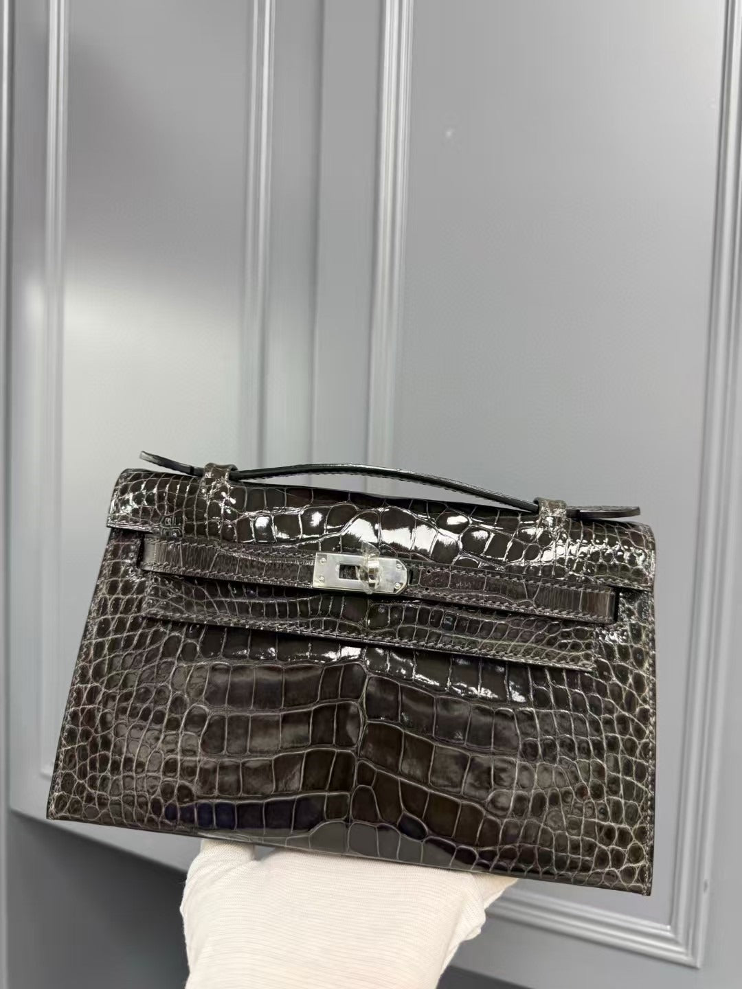 HM KELLY MINI 22 IN BROWN AMERICAN ALLIGATOR SILVER BUCKLE