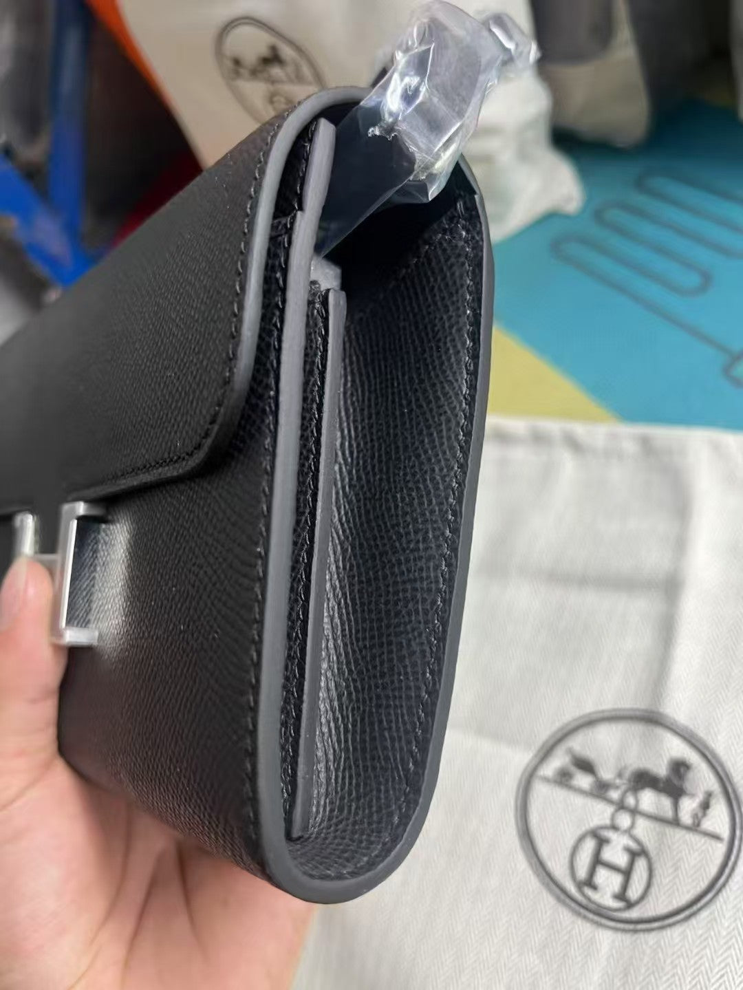 CONSTANCE SHOULDER BAG IN BLACK CALFSKIN