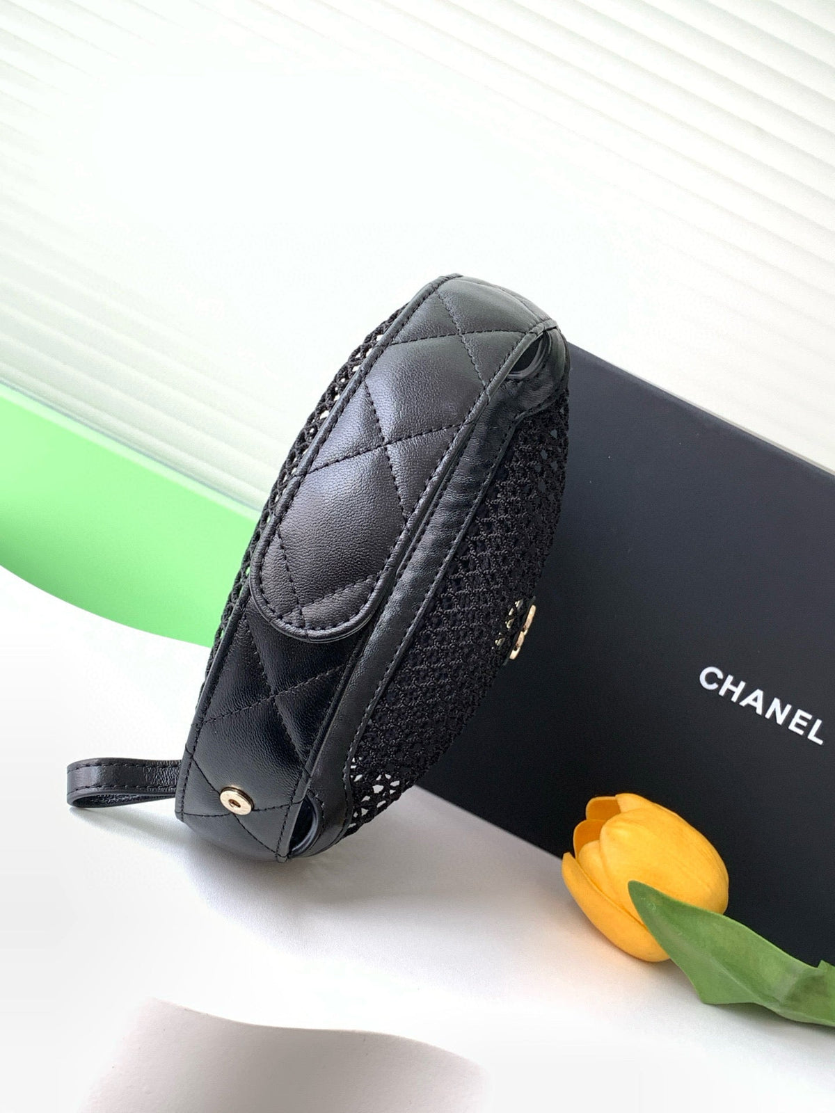 CC 25S POUCH IN BLACK LAMBSKIN WITH MESH GOLD HARDWARE