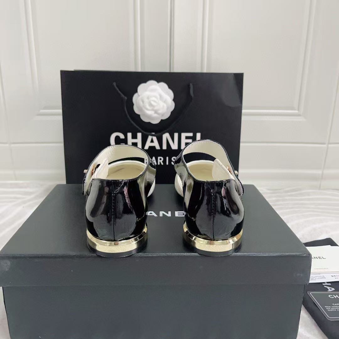 CC CLASSIC MARY JANE FLATS IN WHITE AND BLACK QUILTED CALFSKIN