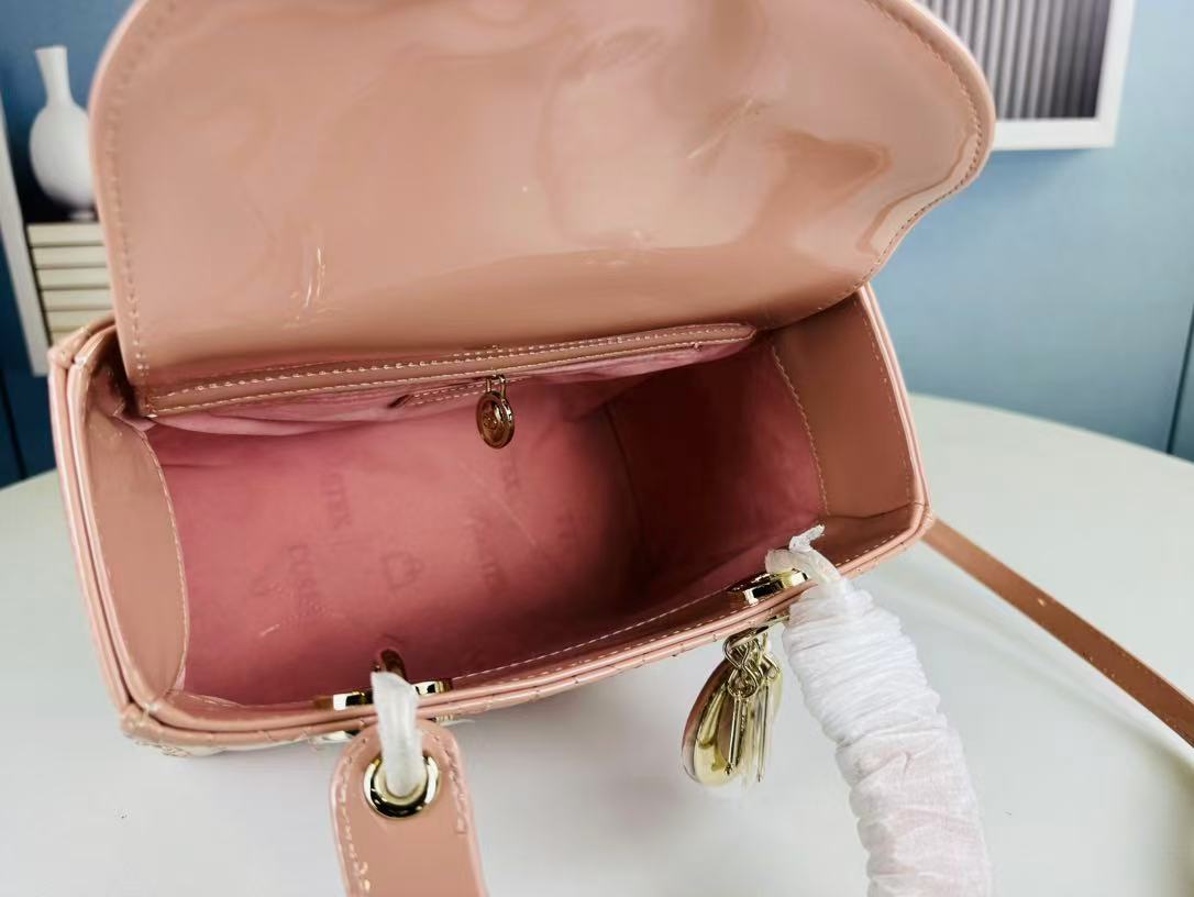 LADY BAG 24 BEIGE PATENT CALFSKIN GOLD HARDWARE