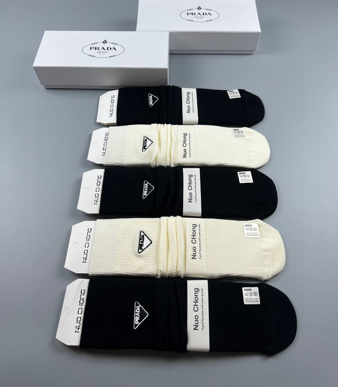PRADA 26S CREW SOCKS 893687 (1 BOX)