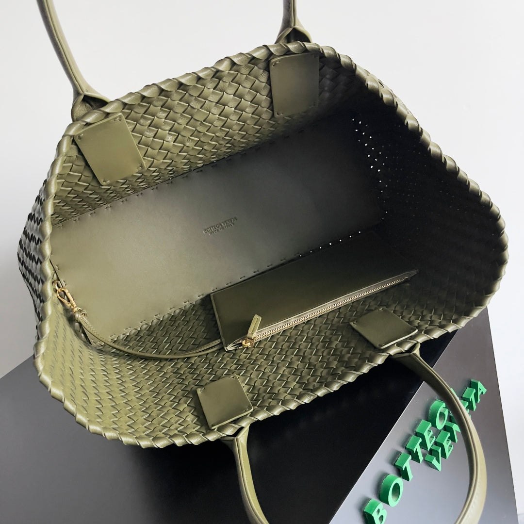 BOTTEGA VENETA 25S LARGE CABAT BAG 51 IN ARMY GREEN CALFSKIN GOLD HARDWARE