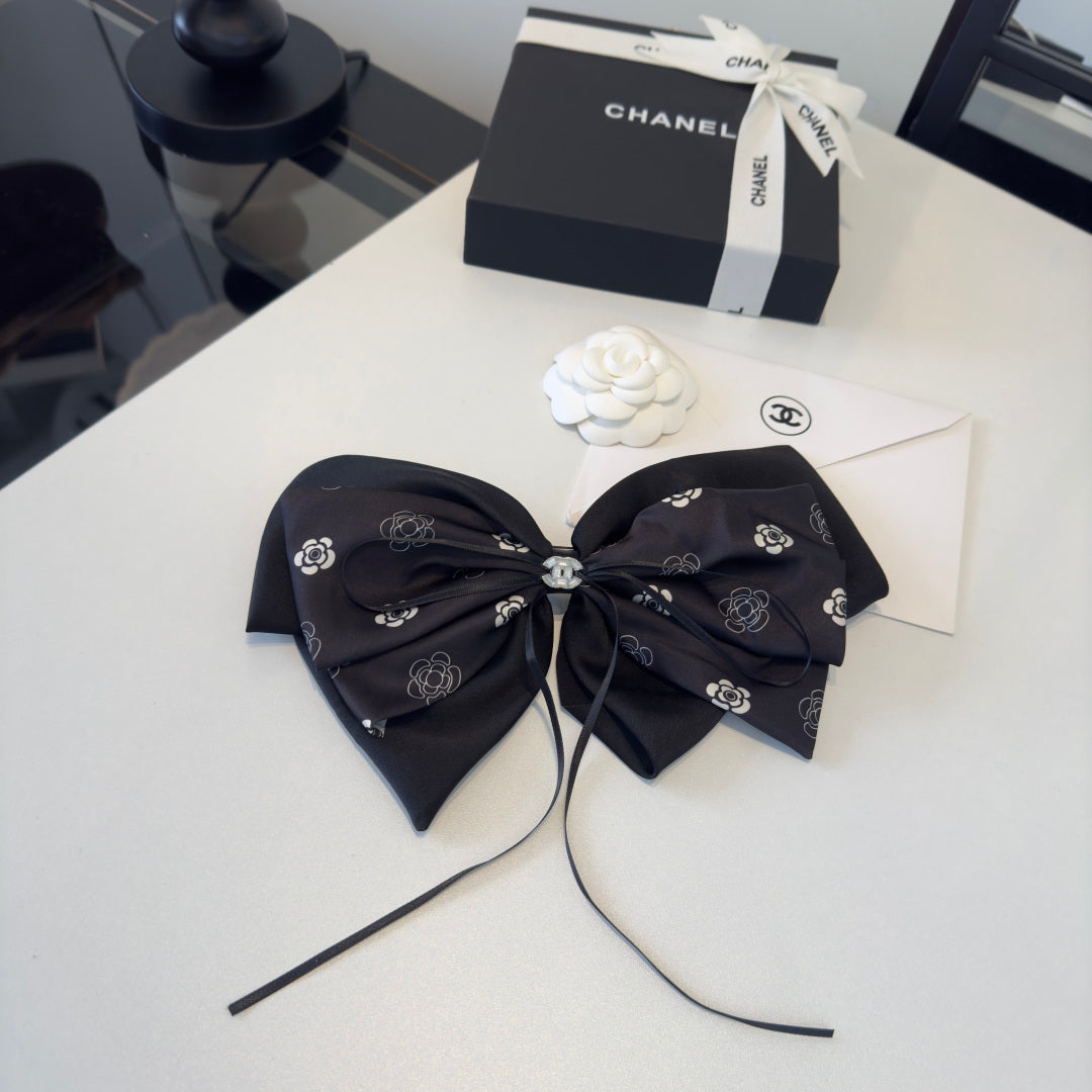 CHANEL 26S BOW HAIR CLIP IN BLACK SATIN 503133