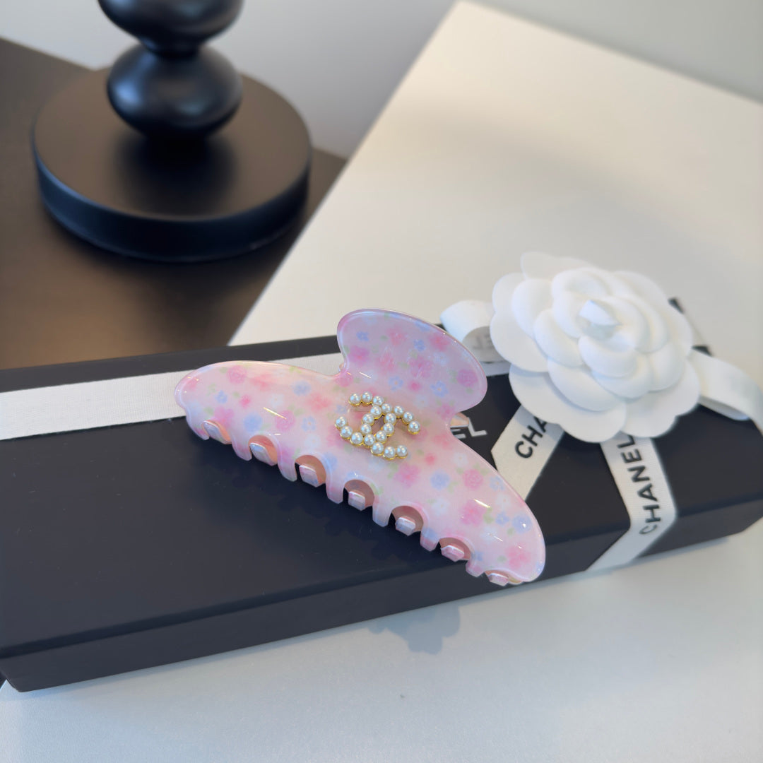CHANEL 26S HAIR CLIP IN PINK ACRYLIC 503143
