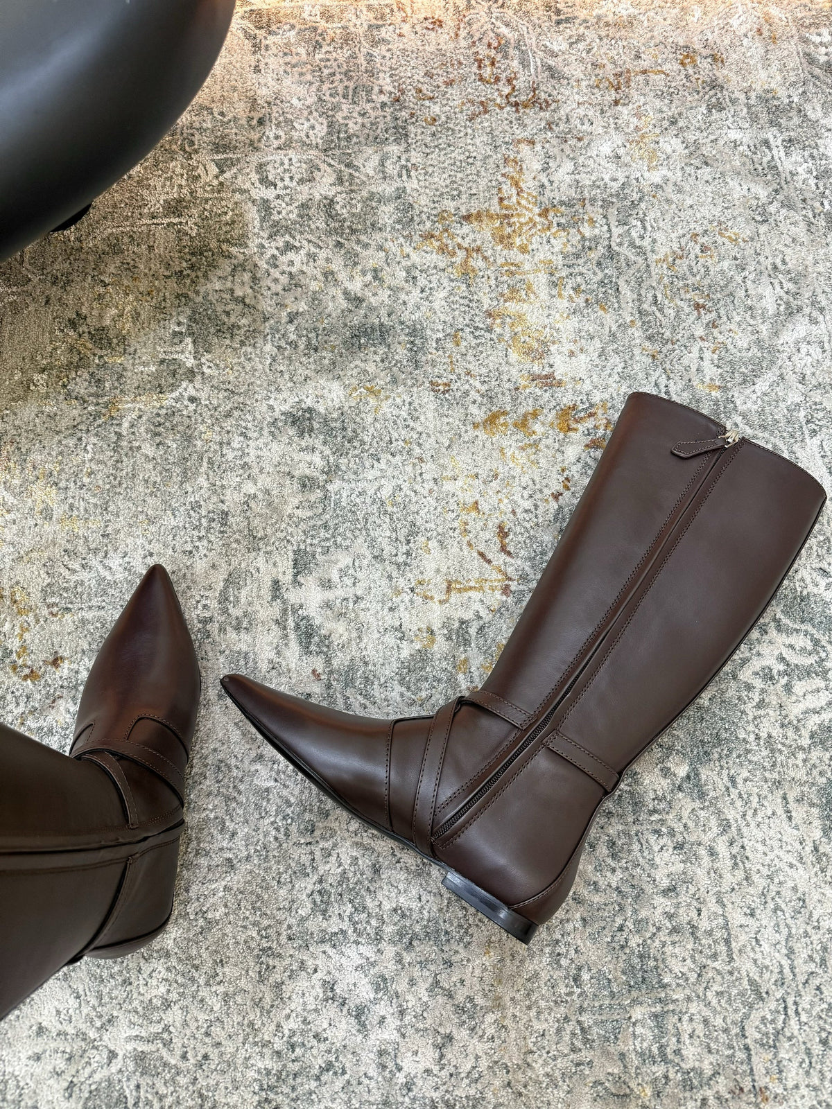 HM 26S FLAT KNEE-HIGH BOOTS IN DARK BROWN CALFSKIN