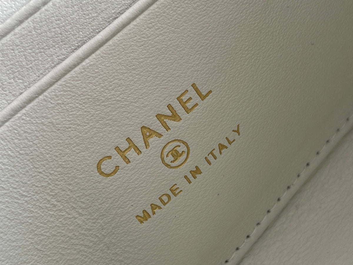 CHANEL 25S KELLY 14.5 CM IN WHITE LAMBSKIN