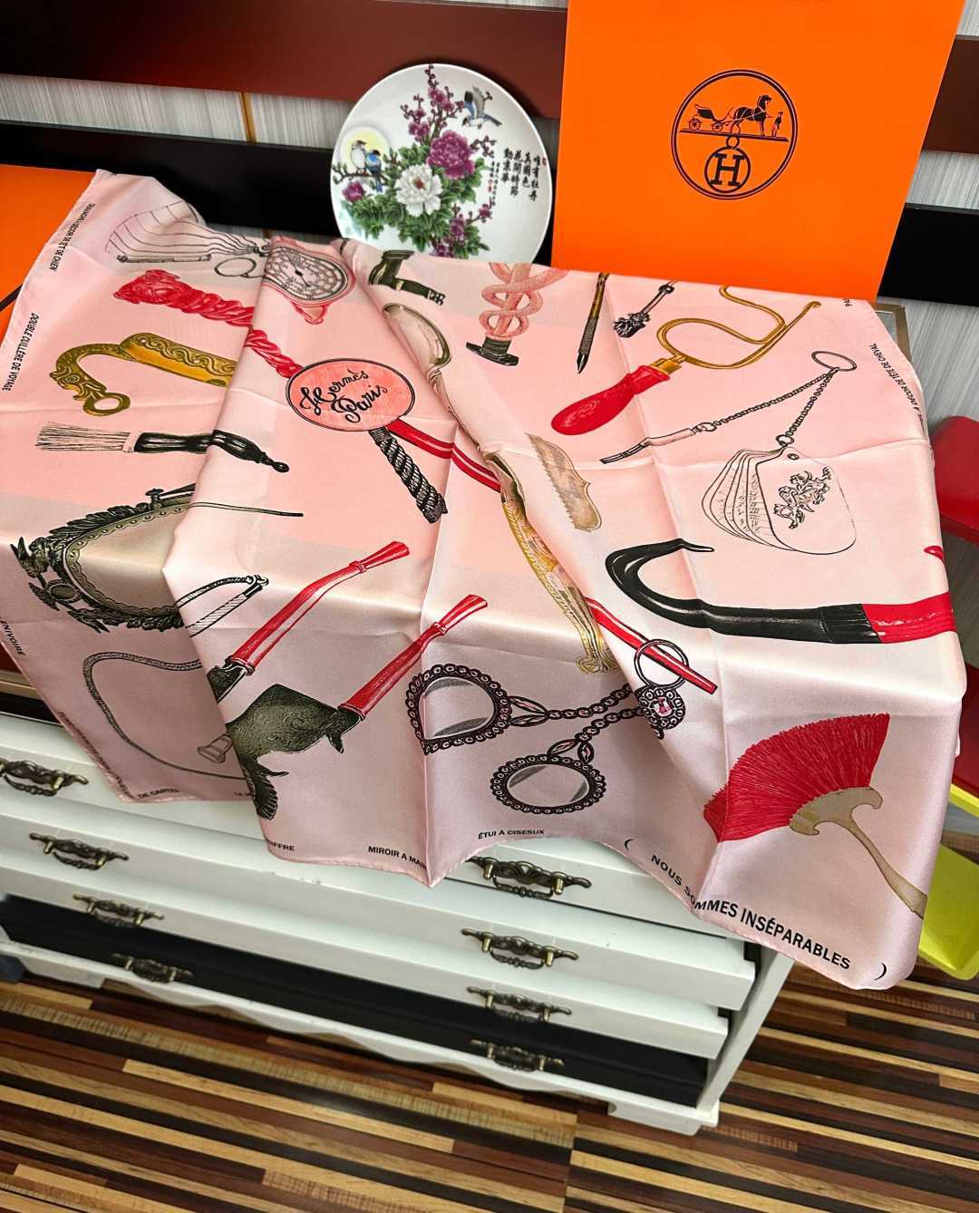 HERMES 26S SCARF 90 IN SILK 492531