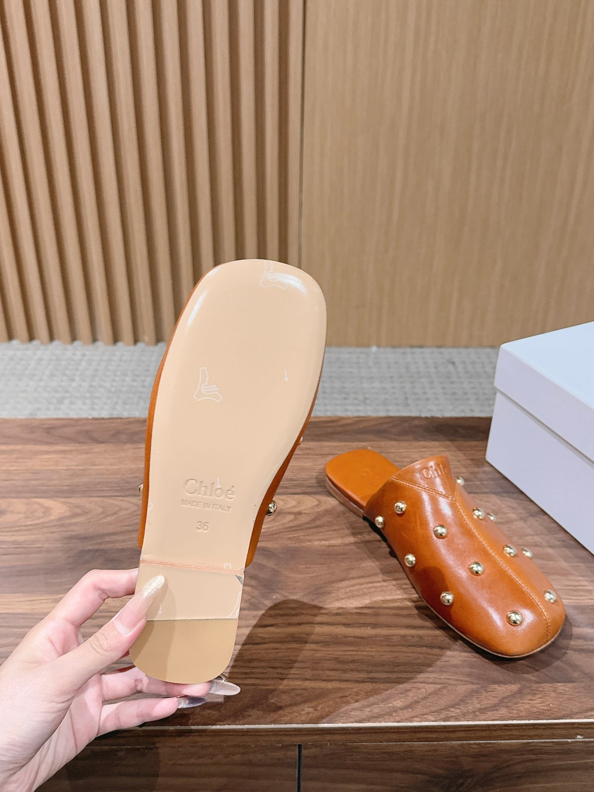 CHLOE 26S STUDDED FLAT MULES IN CARAMEL BROWN CALFSKIN