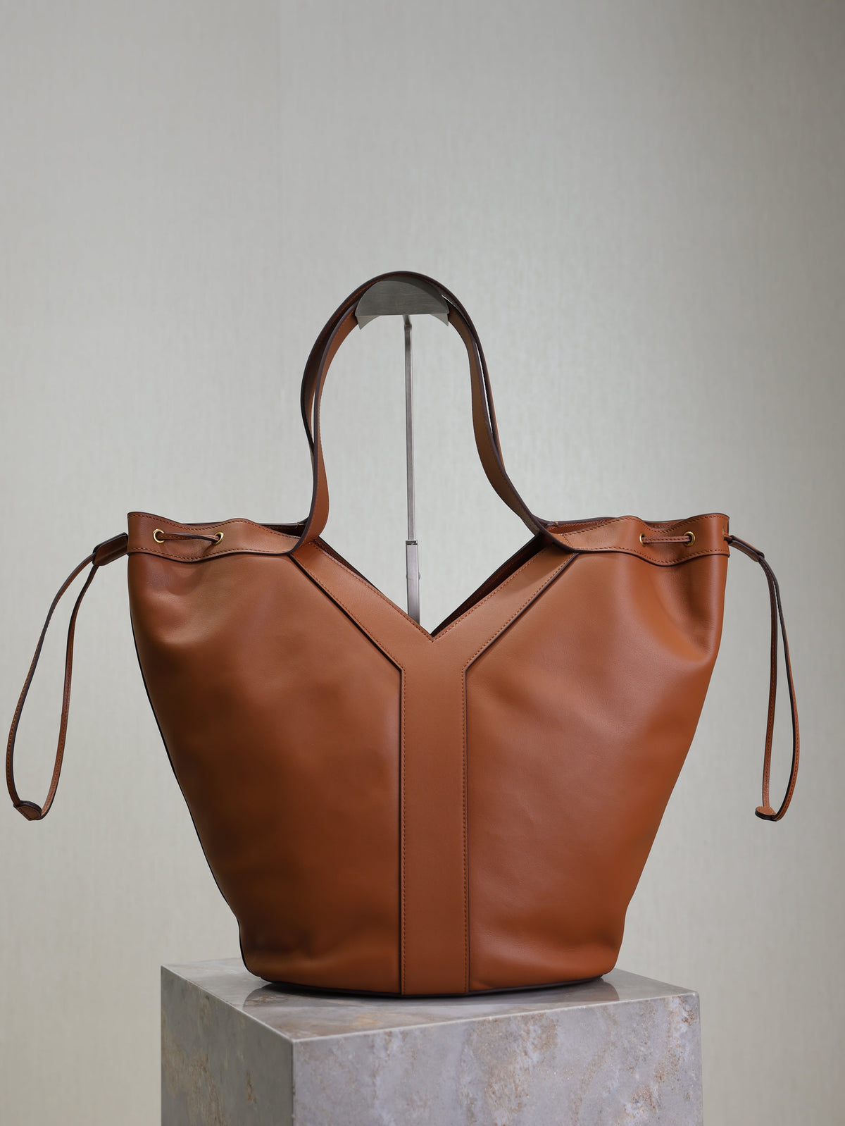 YSL 25S Y LARGE HOBO 50 IN CARAMEL CALFSKIN GOLD HARDWRE