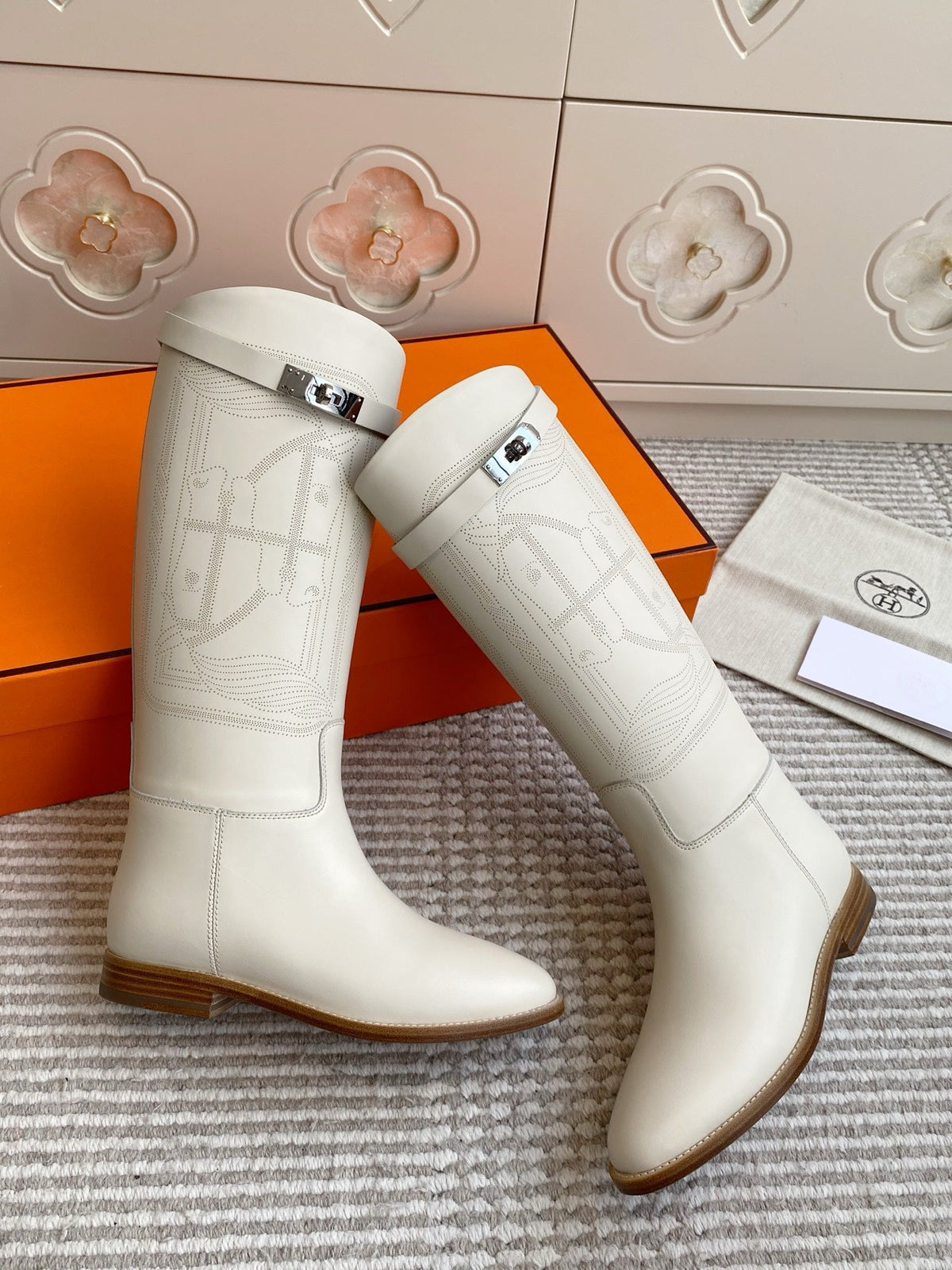 HM 25S JUMPING BOOTS IN WHITE LAMBSKIN WITH SILVER HARDWARE