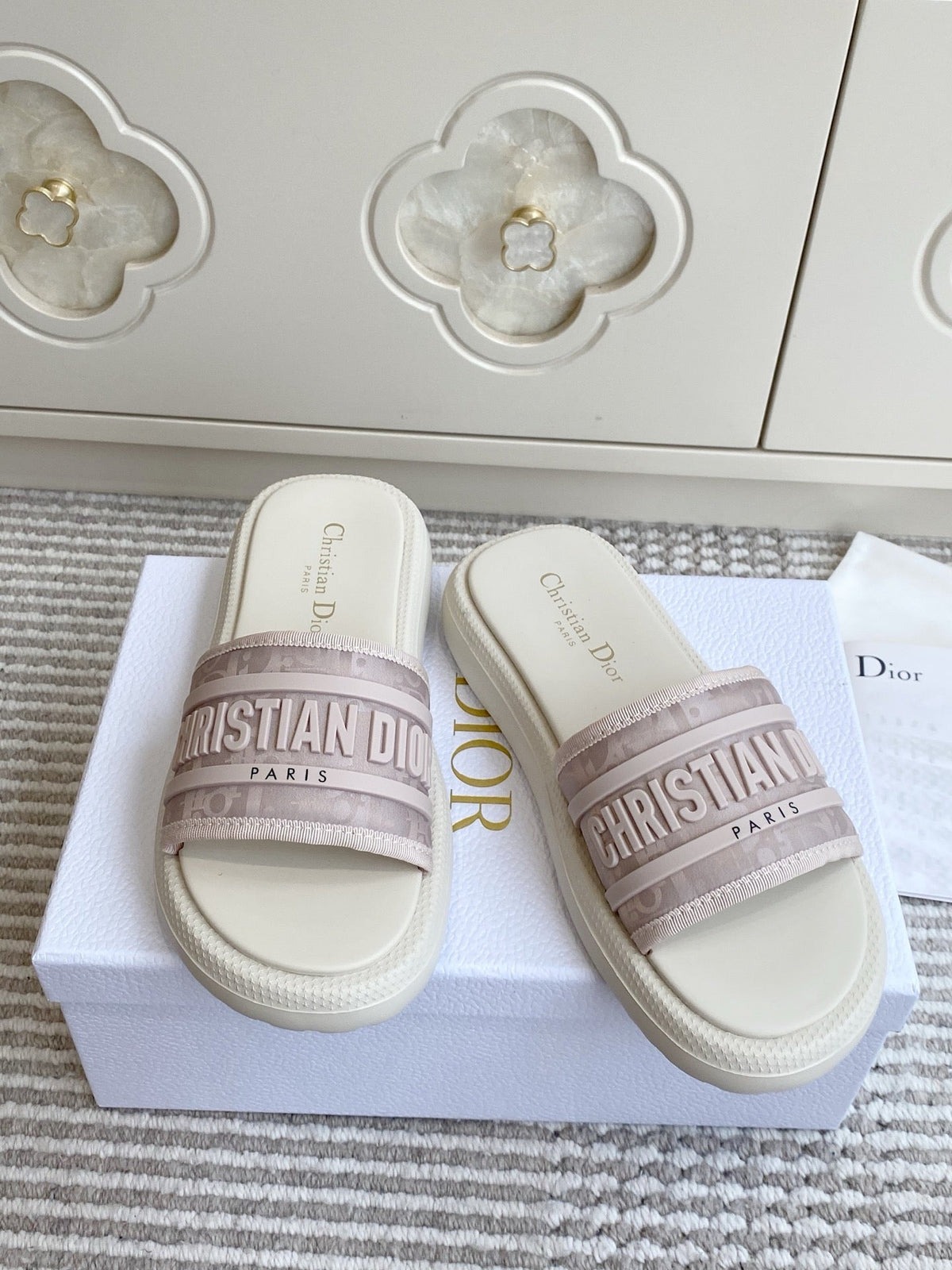 DIOR 26S DWAY SLIDES IN WHITE AND BLUSH PINK RUBBER SOLE