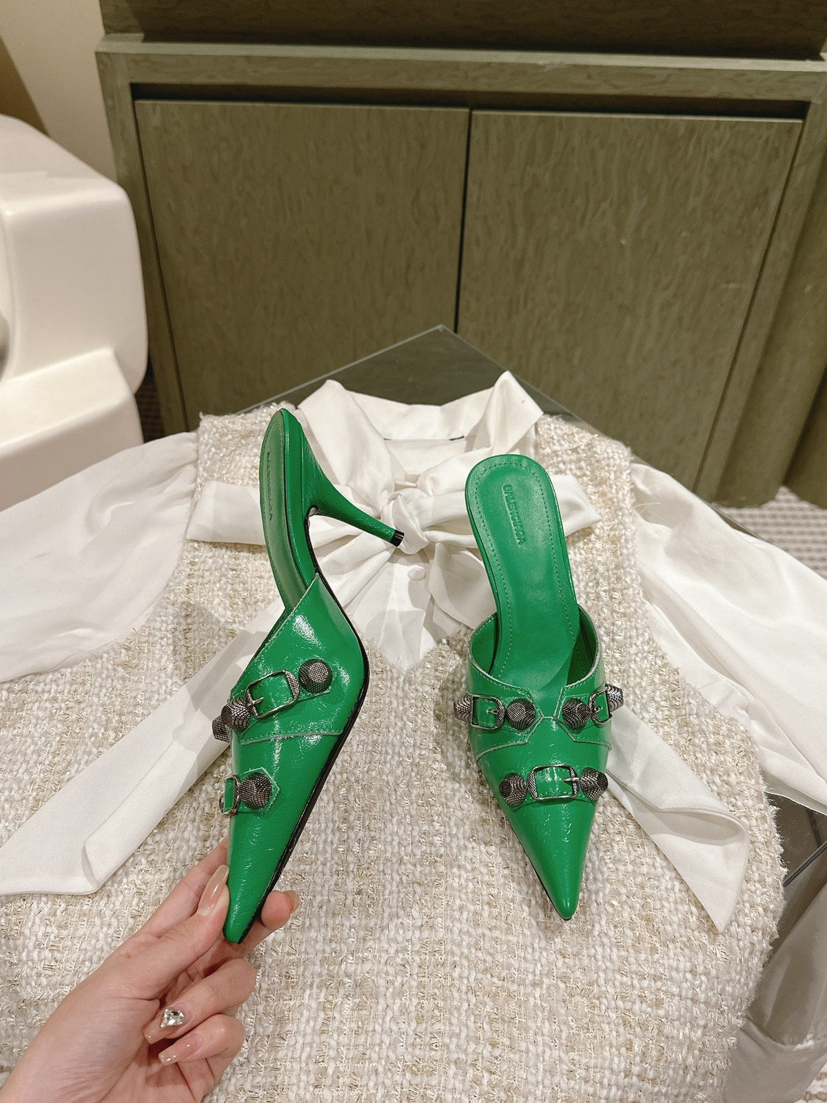 CAGOLE POINTED HIGH MULES IN GREEN SHINY CALFSKIN