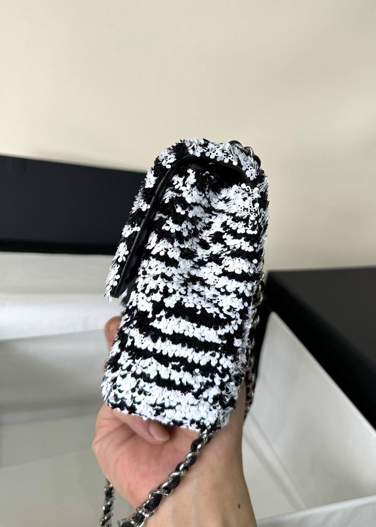 FLAP BAG 20 IN BLACK AND WHITE SEQUINS SILVER HARDWARE