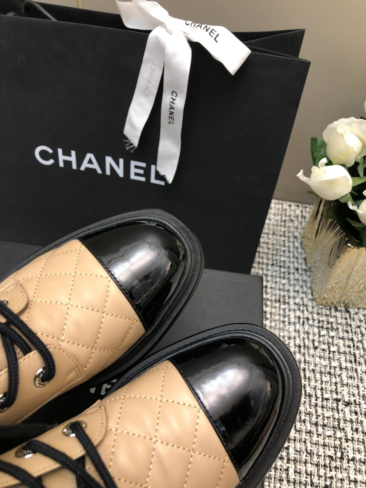 SHORT BOOTS BEIGE CREAM MIX BLACK SUEDE LAMBSKIN