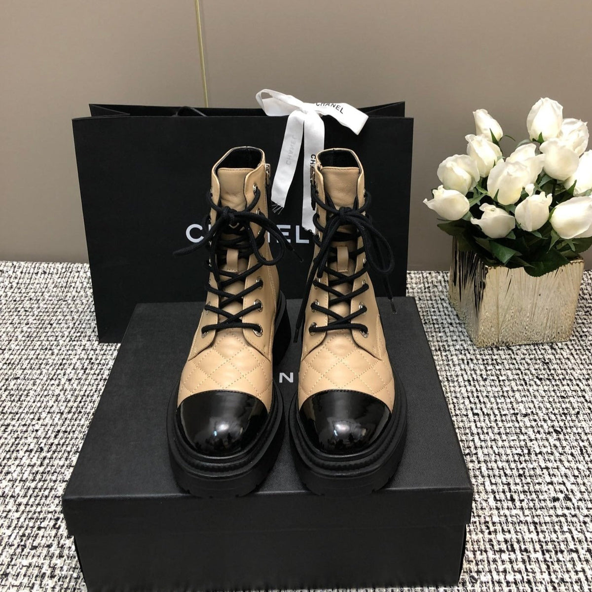 SHORT BOOTS BEIGE CREAM MIX BLACK SUEDE LAMBSKIN