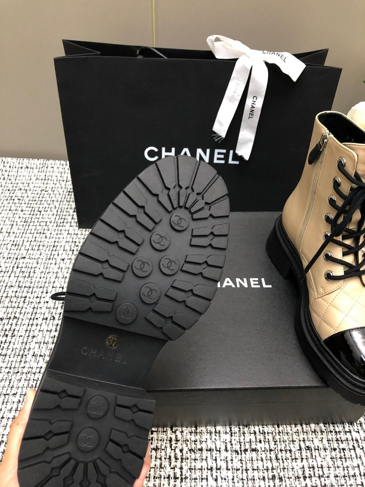 SHORT BOOTS BEIGE CREAM MIX BLACK SUEDE LAMBSKIN