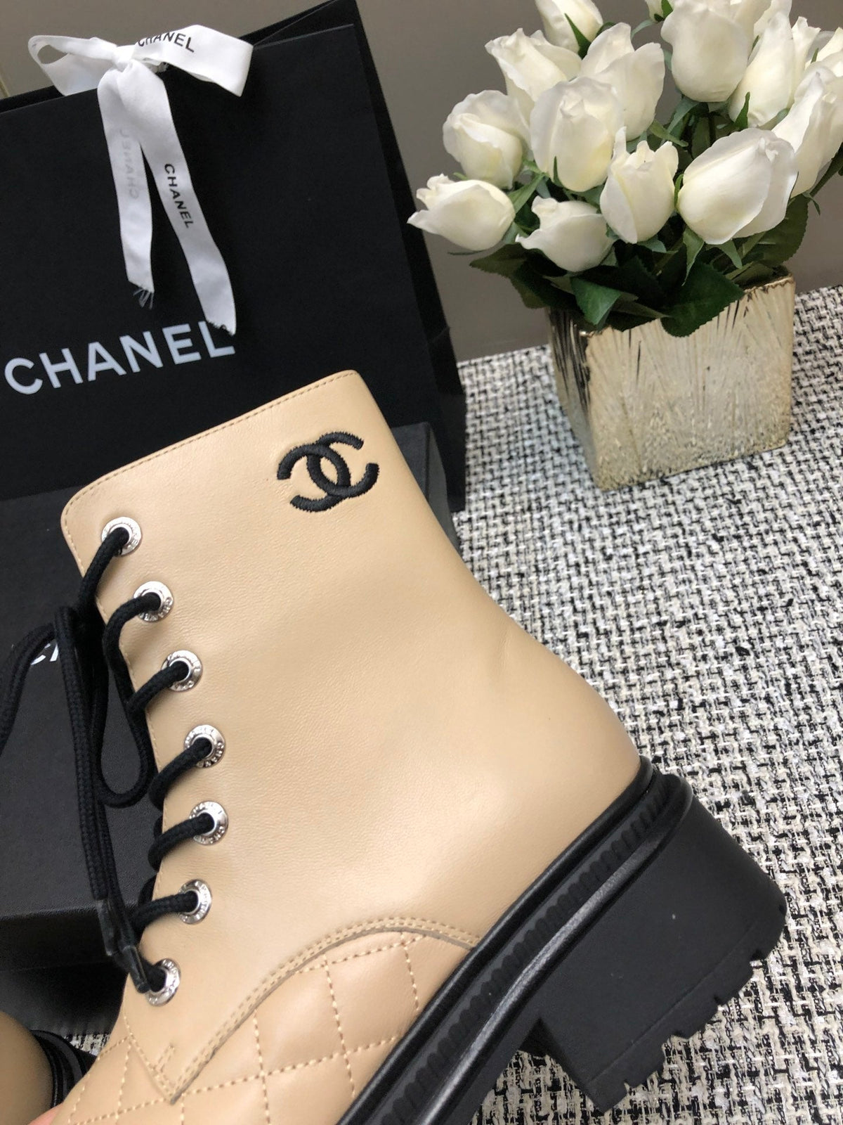 SHORT BOOTS BEIGE CREAM MIX BLACK SUEDE LAMBSKIN