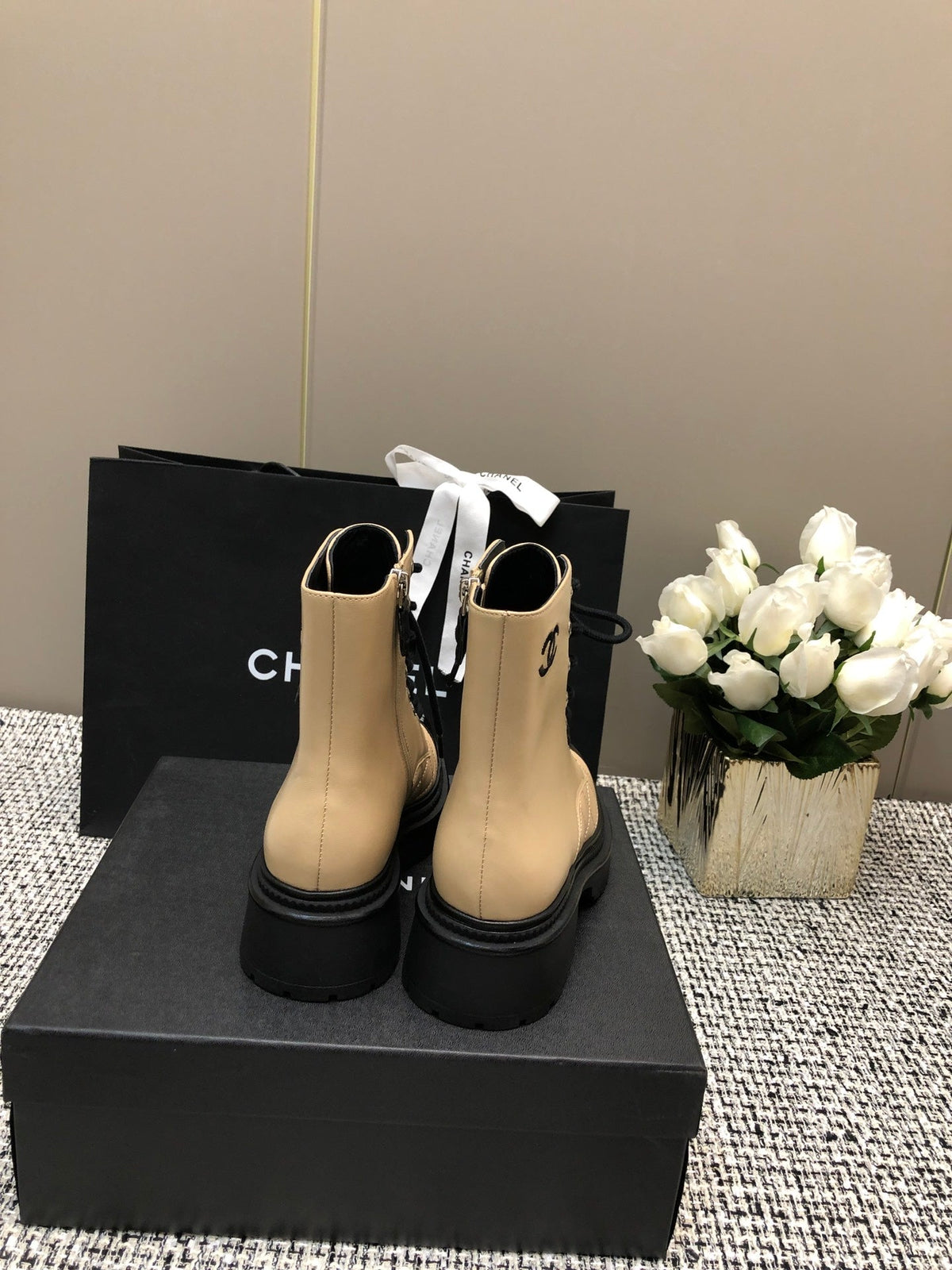 SHORT BOOTS BEIGE CREAM MIX BLACK SUEDE LAMBSKIN