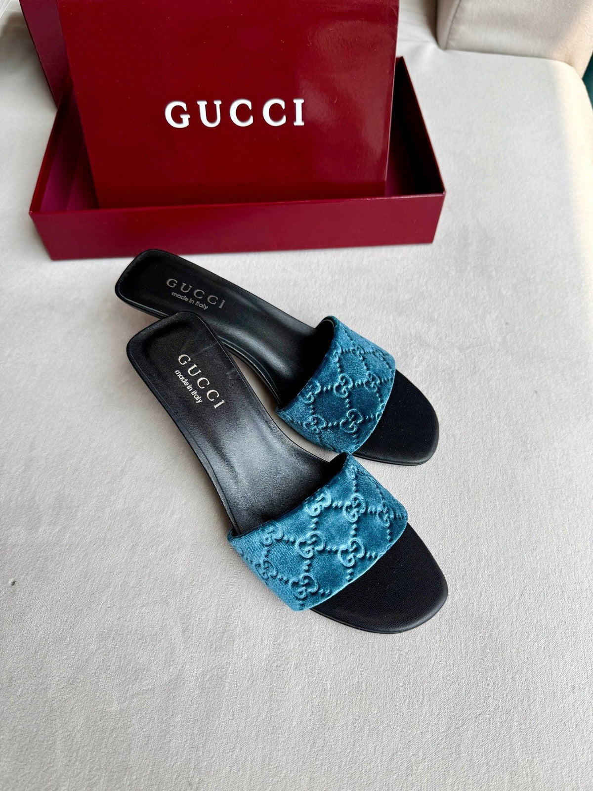 GUCCI 26S SLIDE SANDALS 55 MM IN DUSTY BLUE VELVET