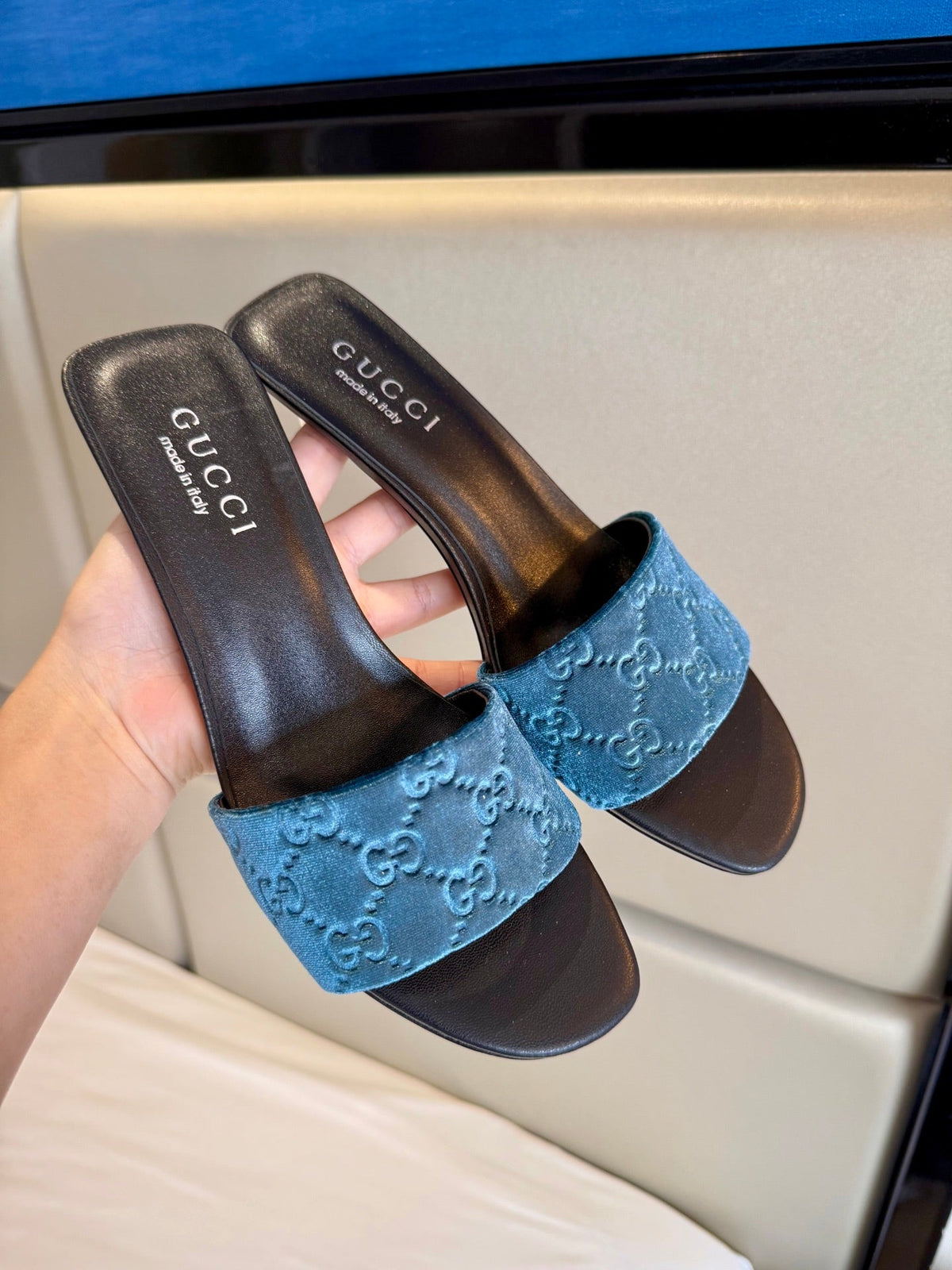 GUCCI 26S SLIDE SANDALS 55 MM IN DUSTY BLUE VELVET