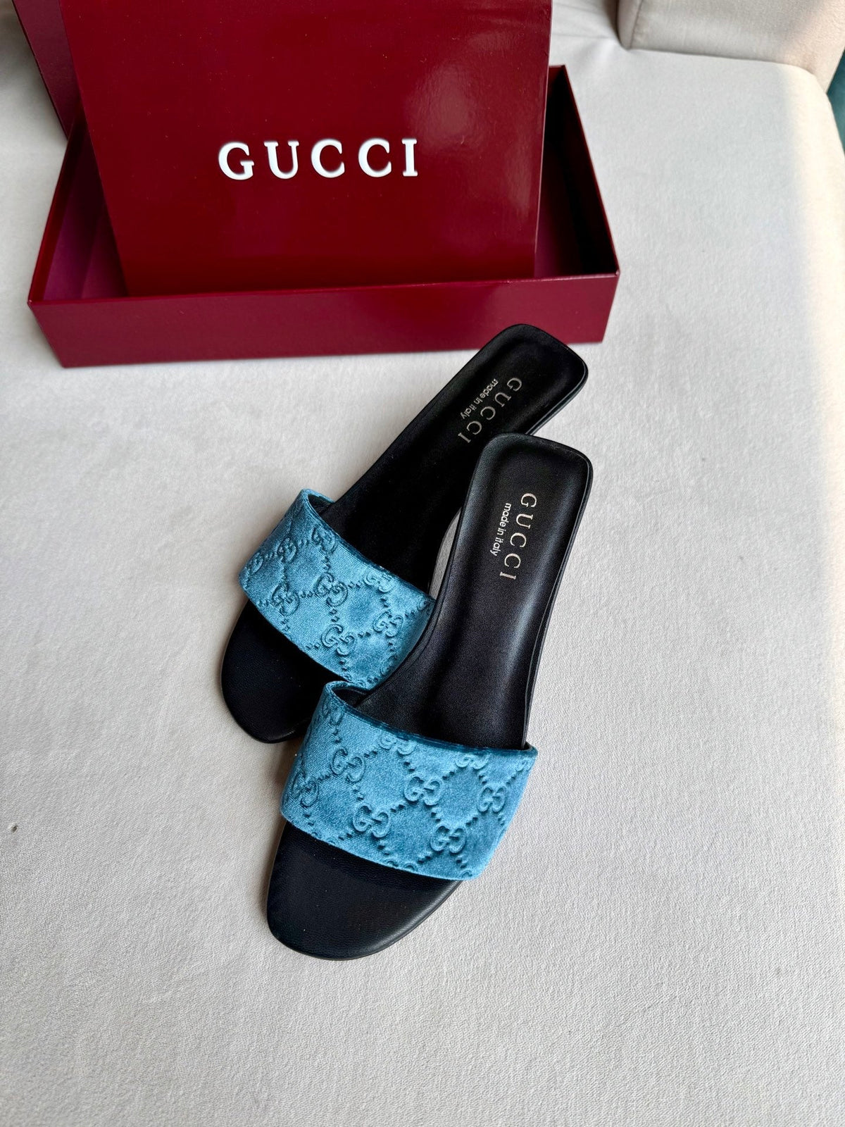 GUCCI 26S SLIDE SANDALS 55 MM IN DUSTY BLUE VELVET