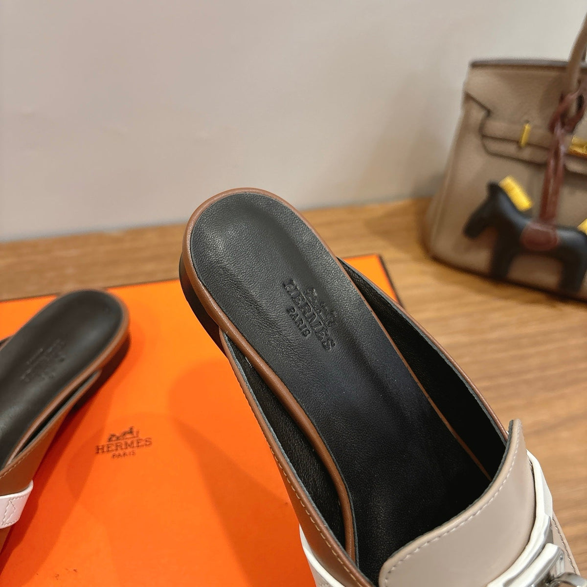 HM 26S KELLY MULE IN BROWN AND BEIGE CALFSKIN SILVER HARDWARE