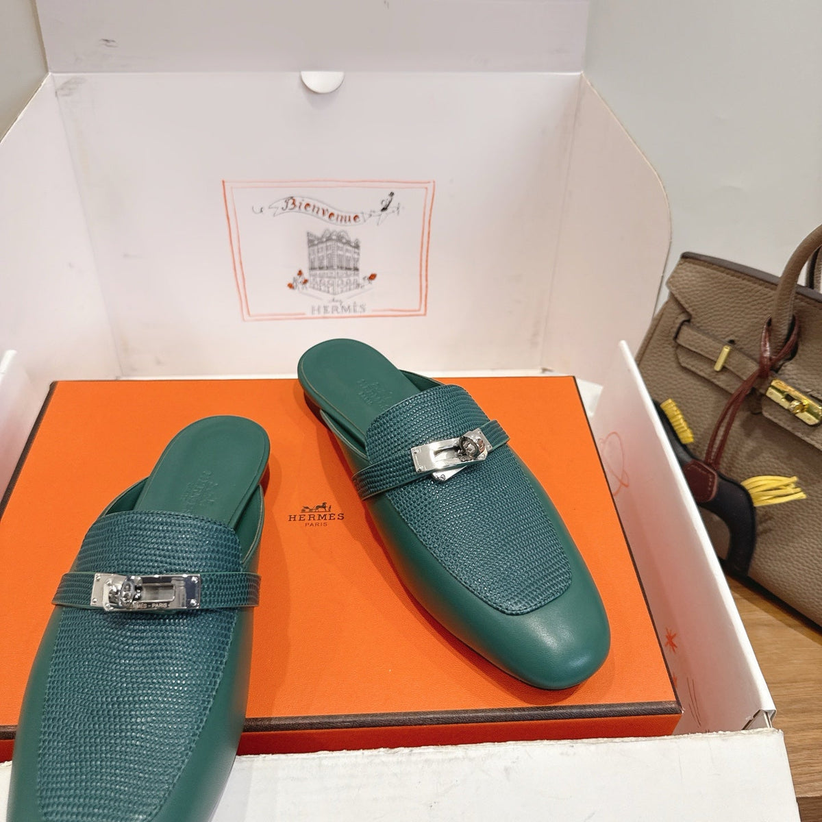 HM 26S OZ MULE IN EMERALD GREEN CALFSKIN SILVER HARDWARE