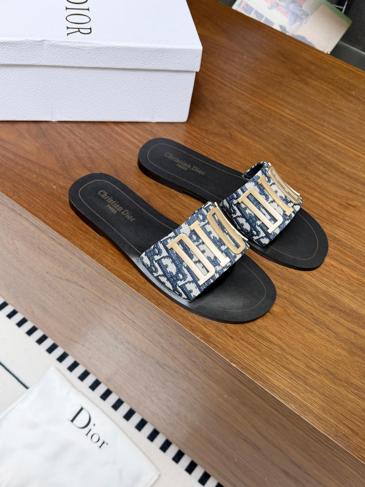 DIOR 26S D-WAY SLIDE IN BLUE DIOR OBLIQUE EMBROIDERED COTTON WITH GOLD HARDWARE