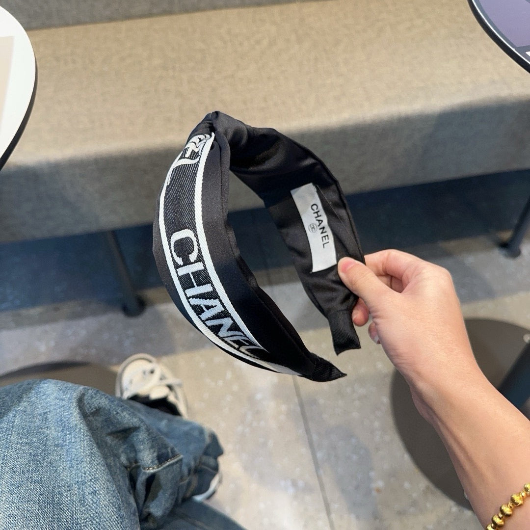 CHANEL 26S HEADBAND IN BLACK FABRIC 503080