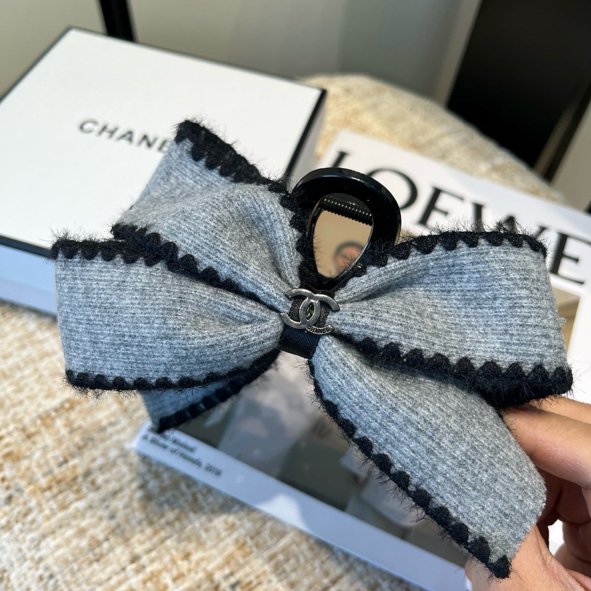 CHANEL 26S BOW HAIR CLIP IN GREY FABRIC 512107