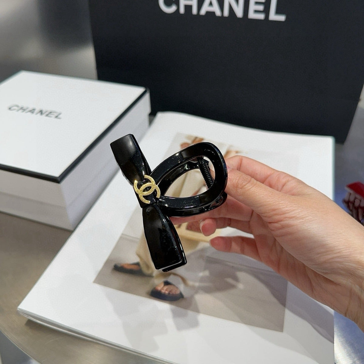 CHANEL 26S HAIR CLIP IN BLACK ACETATE 512094