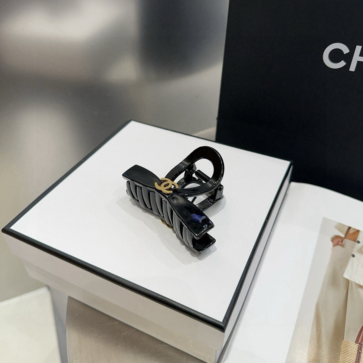 CHANEL 26S HAIR CLIP IN BLACK ACETATE 512094